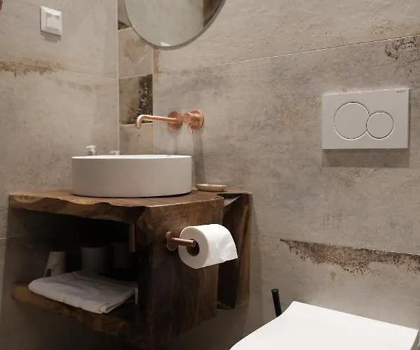 Philia - Olympus Lejlighed